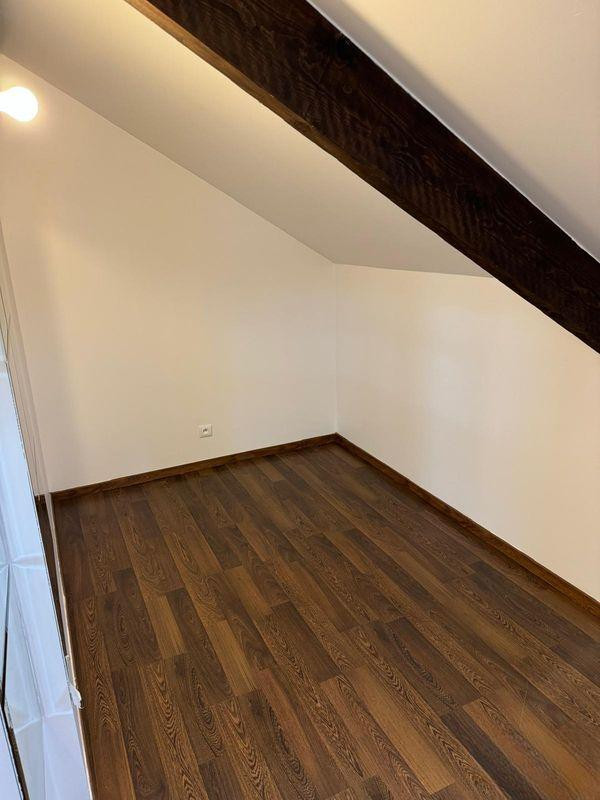 
                                                Location
                                                 Appartement 3 pieces dernier étage