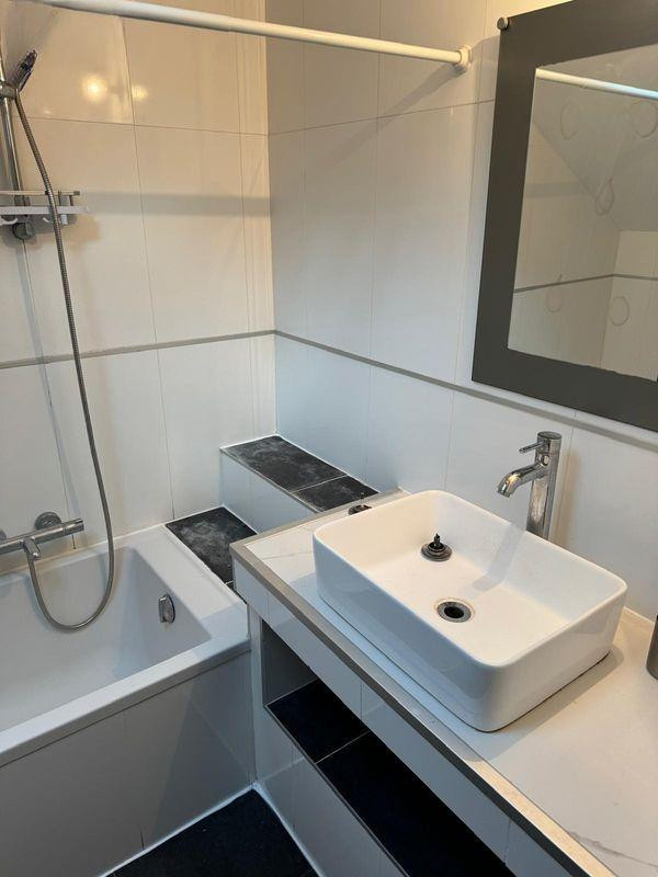 
                                                Location
                                                 Appartement 3 pieces dernier étage