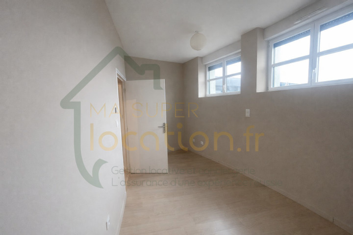 
                                                Location
                                                 Appartement 3 pièces en DUPLEX dans une résidence calme et sécurisé dans SAINT-QUENTIN