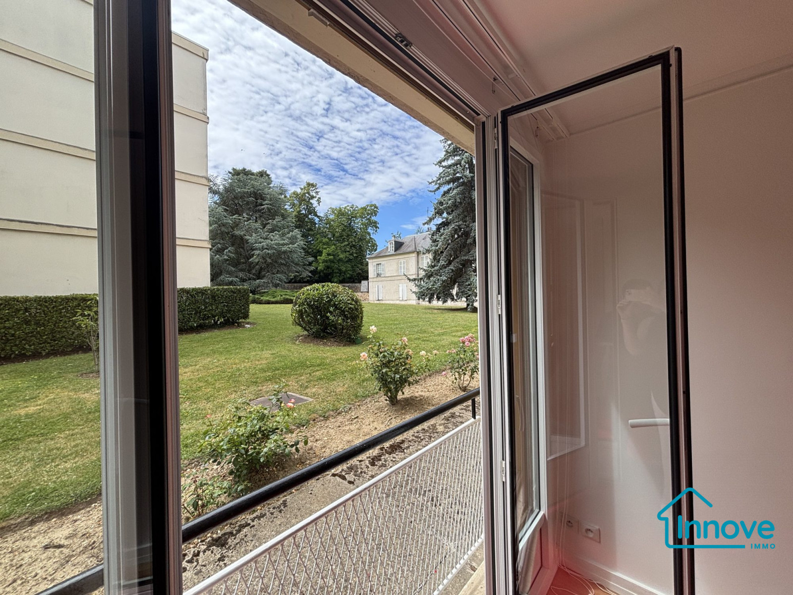 
                                                Vente
                                                 Appartement 3 pièces entièrement rénové, Viroflay Rive Gauch