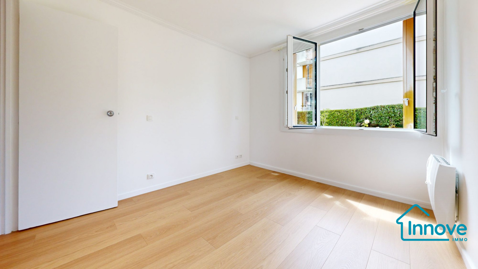 
                                                Vente
                                                 Appartement 3 pièces entièrement rénové, Viroflay Rive Gauch