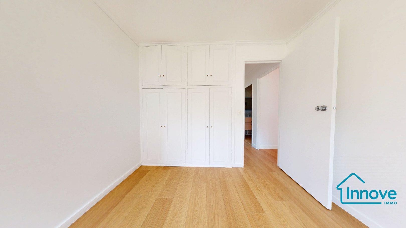 
                                                Vente
                                                 Appartement 3 pièces entièrement rénové, Viroflay Rive Gauch