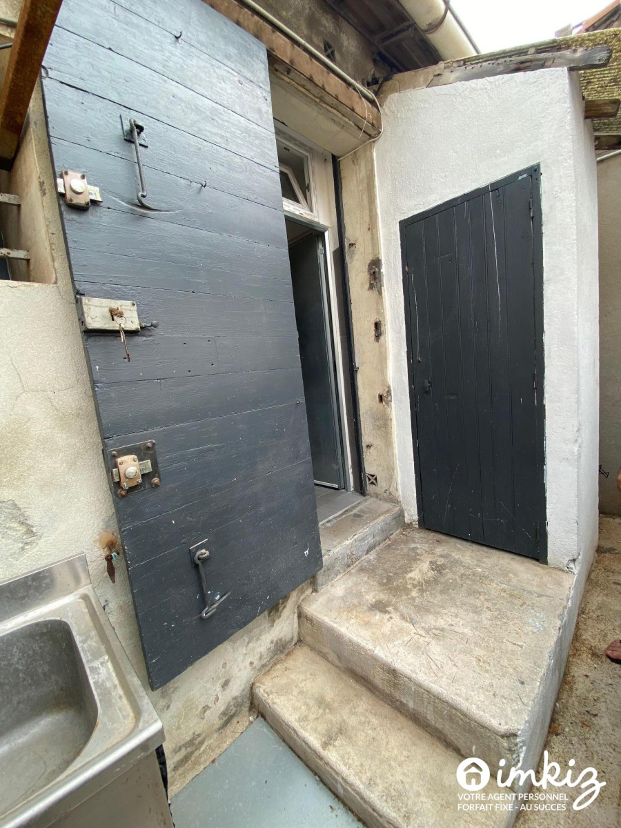 
                                                Vente
                                                 Appartement 3 pièces et local commercial