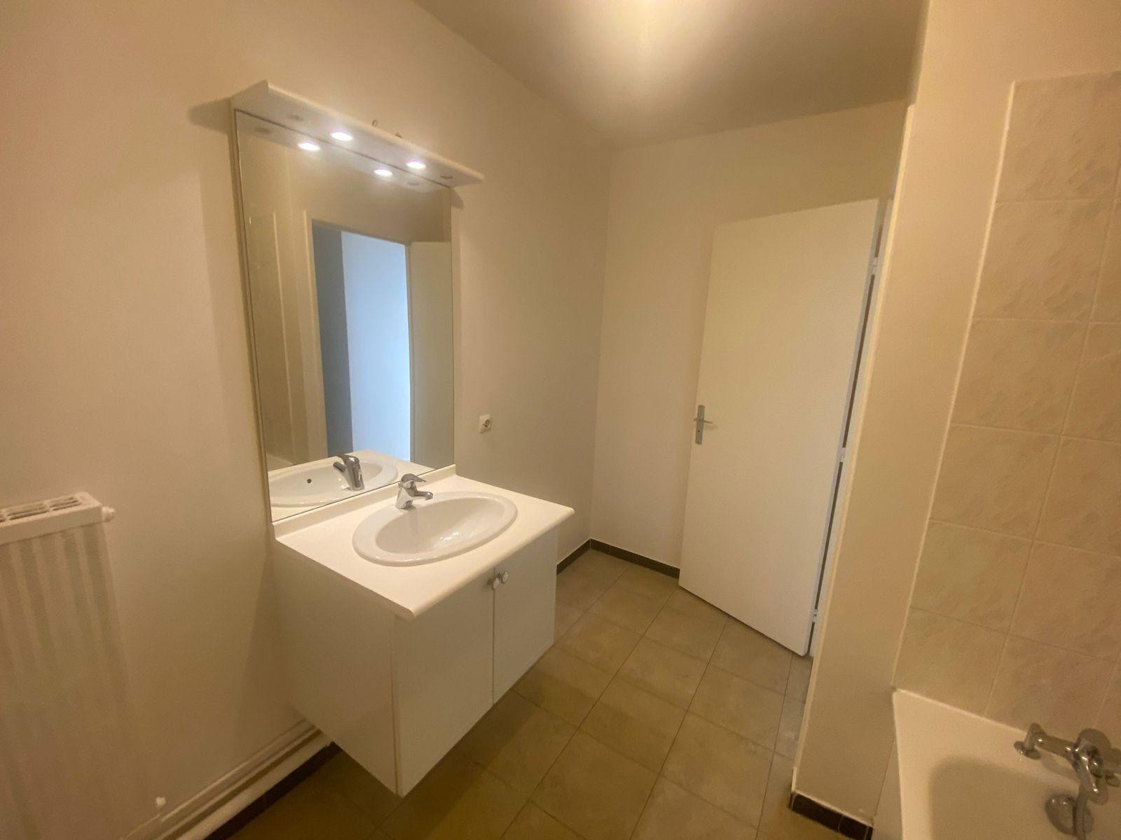 
                                                Location
                                                 Appartement 3 pièces La Défense