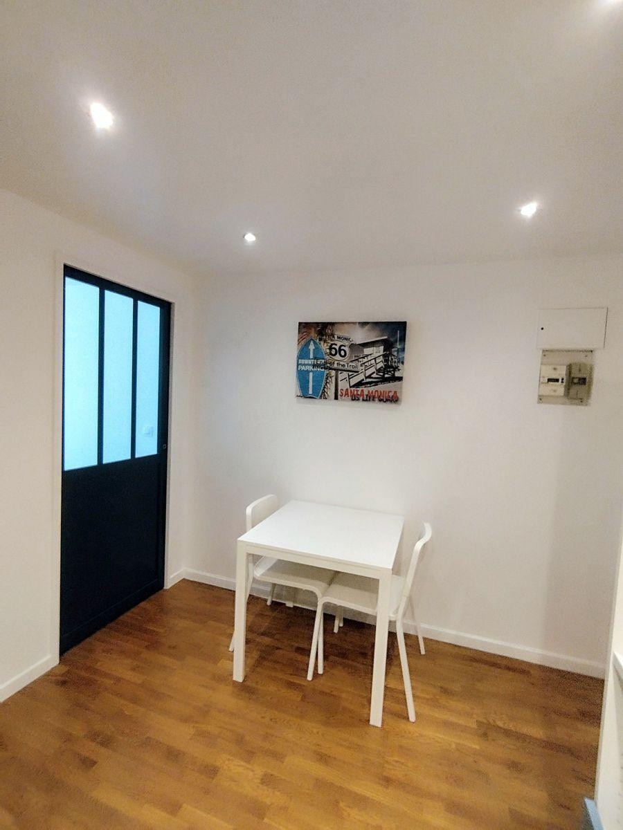 
                                                Location
                                                 APPARTEMENT 3 PIÈCES LUMINEUX CANAL ST MARTIN