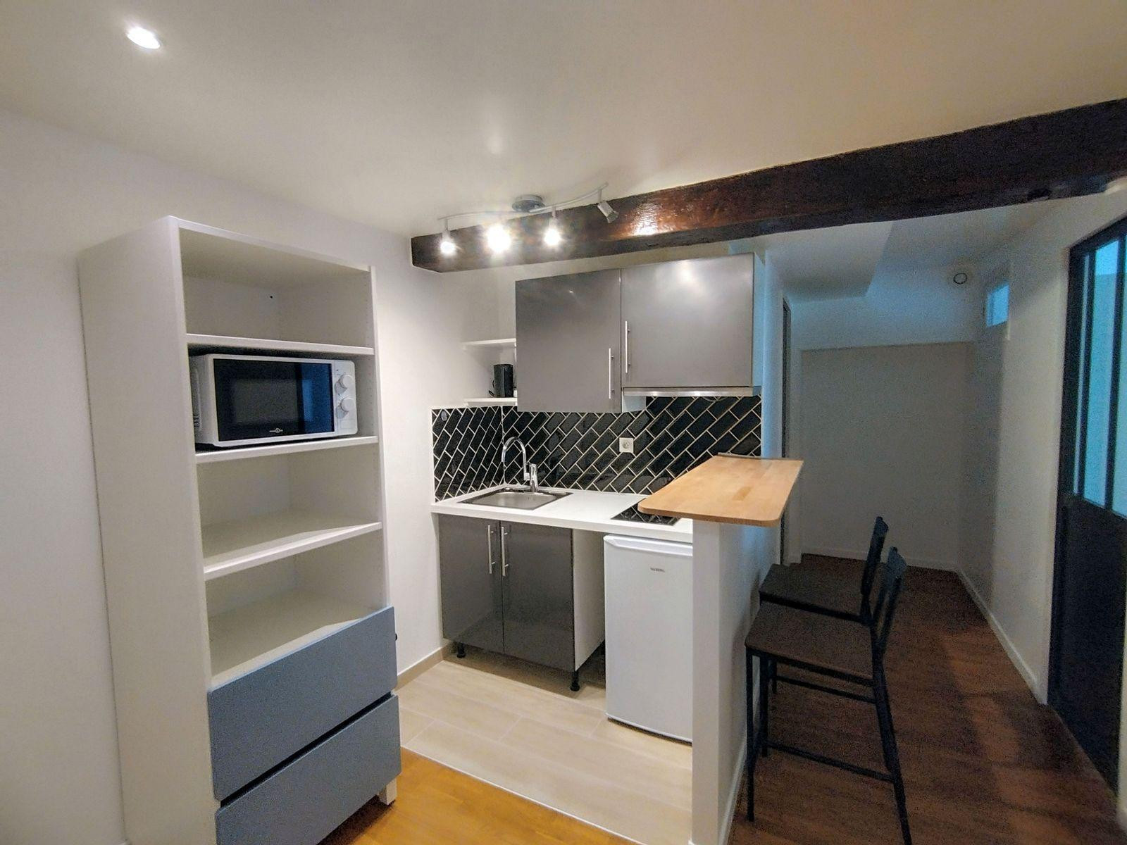 
                                                Location
                                                 APPARTEMENT 3 PIÈCES LUMINEUX CANAL ST MARTIN