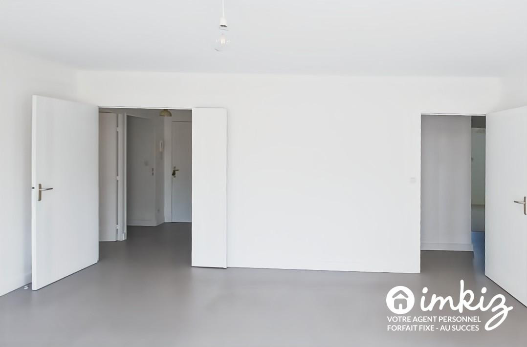 
                                                Vente
                                                 Appartement 3 pièces lumineux dans quartier vivant