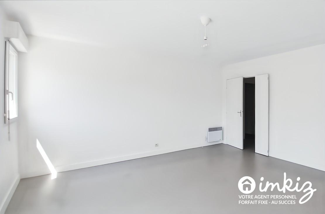 
                                                Vente
                                                 Appartement 3 pièces lumineux dans quartier vivant