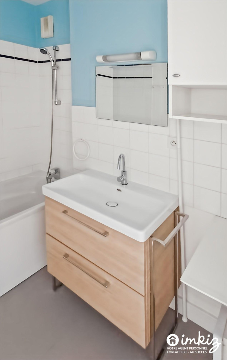 
                                                Vente
                                                 Appartement 3 pièces lumineux dans quartier vivant