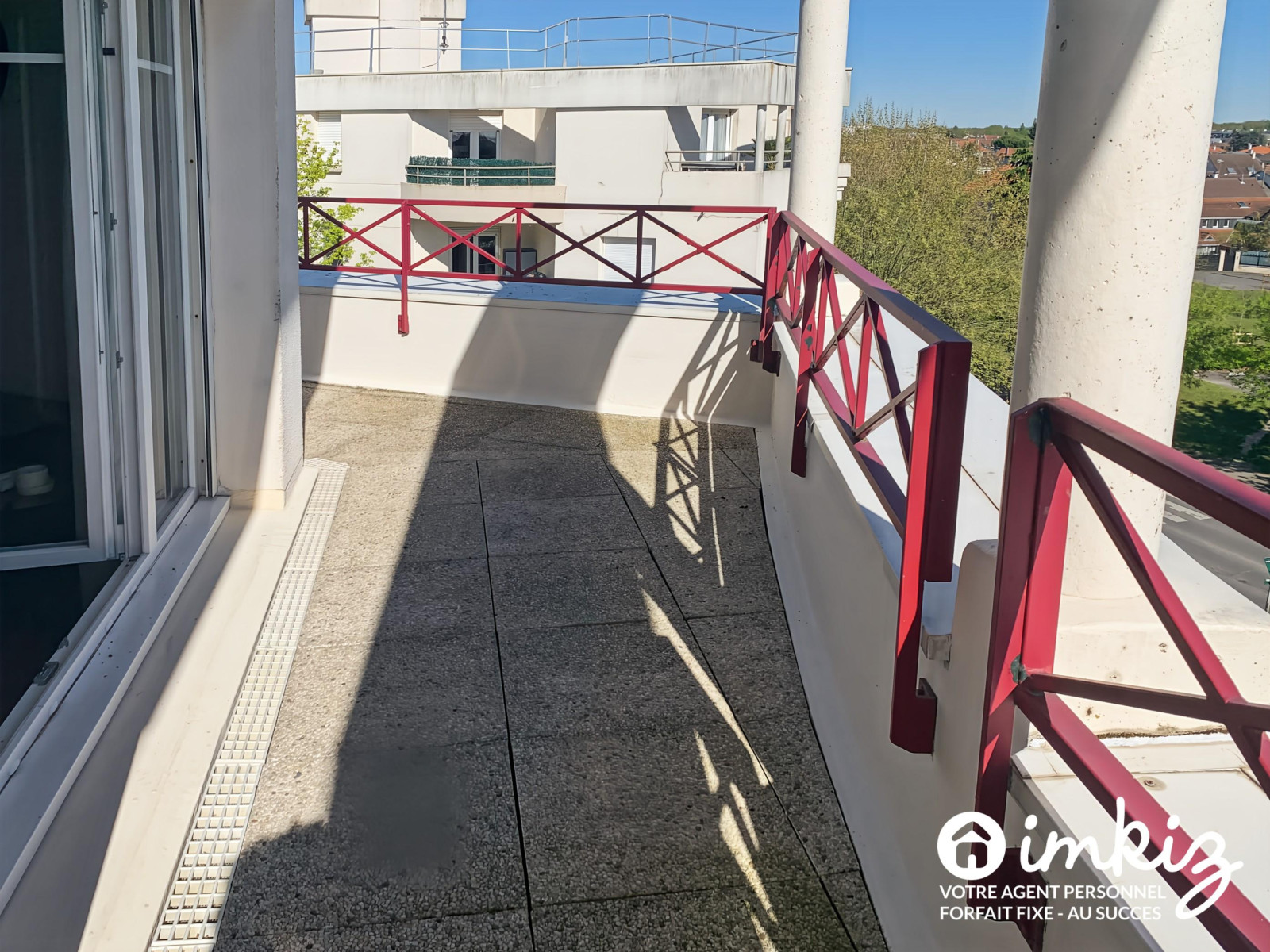 
                                                Vente
                                                 Appartement 3 pièces - lumineux et vue degagée