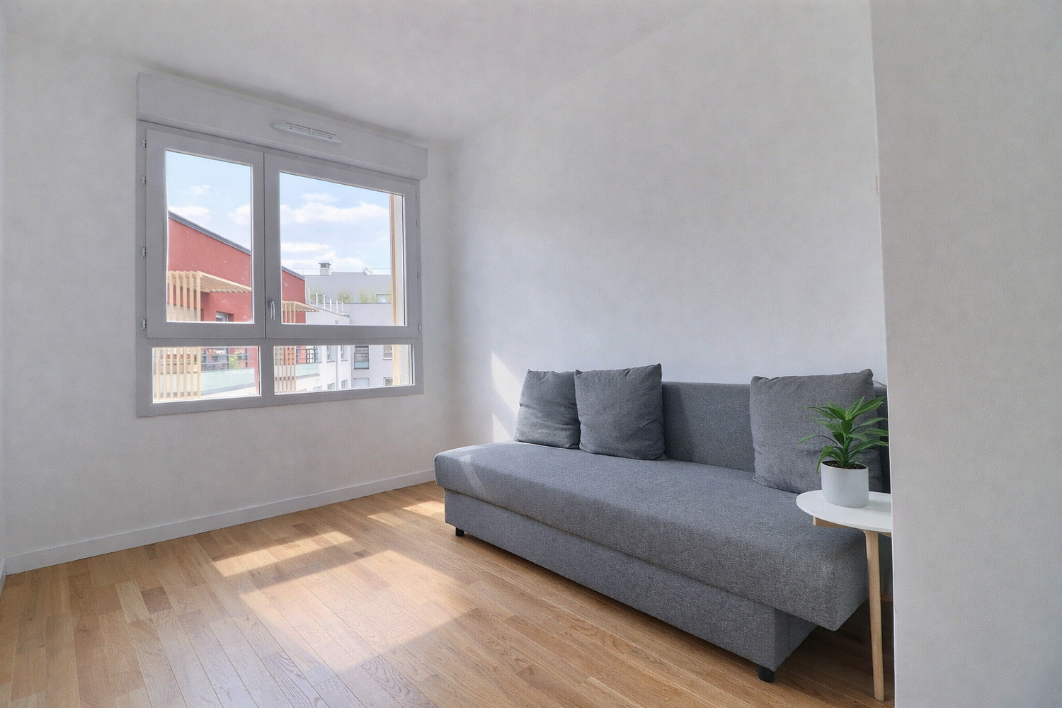 
                                                Vente
                                                 Appartement 3 pièces lumineux, Proche métro 4