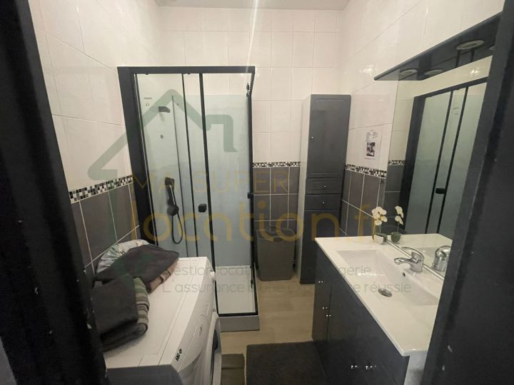 
                                                Location
                                                 Appartement 3 pièces meublé