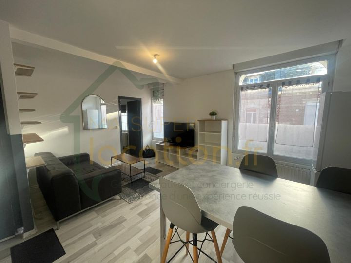 
                                                Location
                                                 Appartement 3 pièces meublé