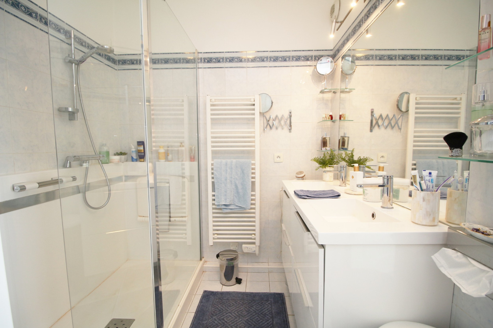 
                                                Vente
                                                 Appartement 3 pièces Parc Impérial NICE VUE MER Terrasse et Piscine