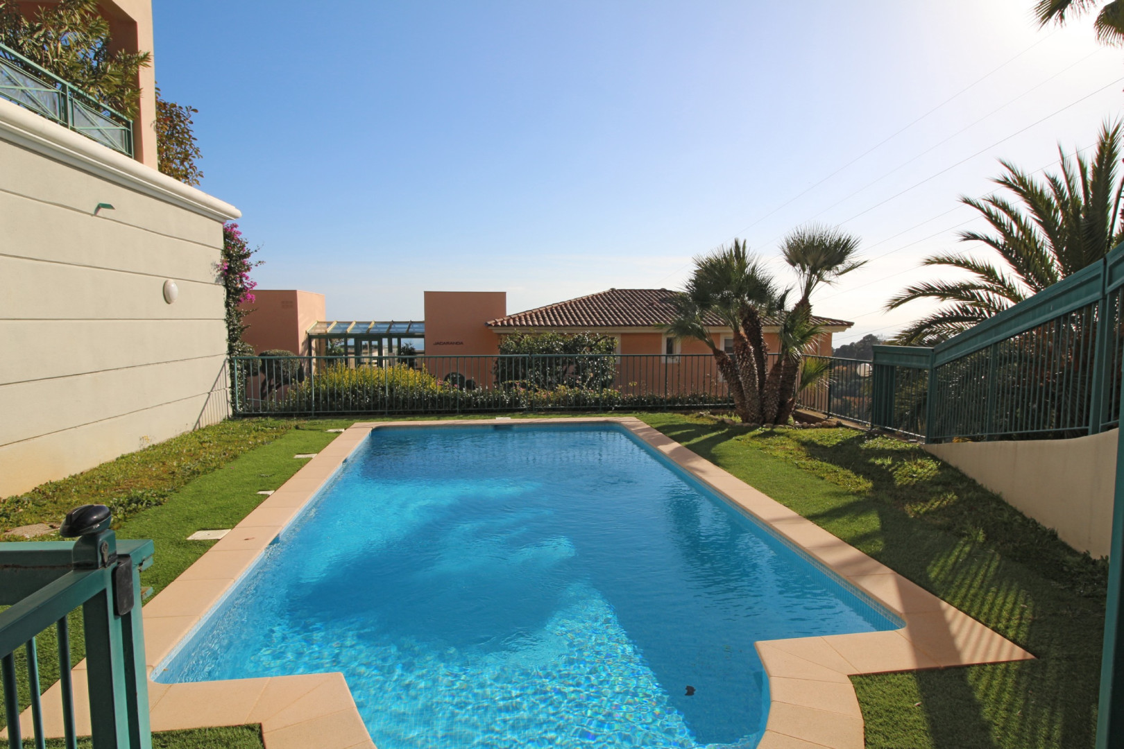 
                                                Vente
                                                 Appartement 3 pièces Parc Impérial NICE VUE MER Terrasse et Piscine