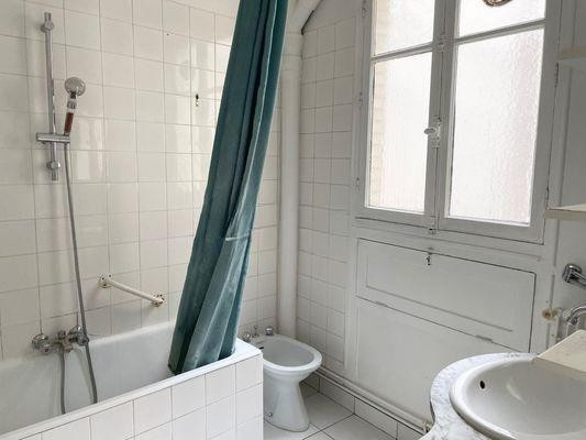 
                                                Location
                                                 Appartement 3 pièces Paris 12 proche Bois