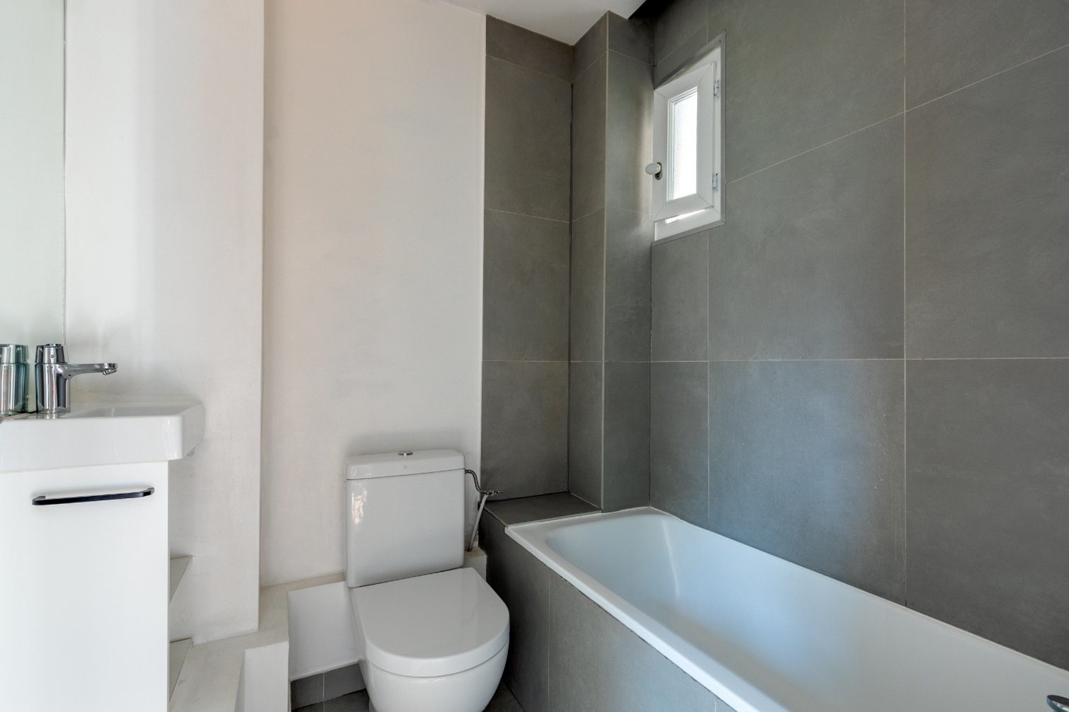 
                                                Vente
                                                 Appartement 3 pièces - Paris 18