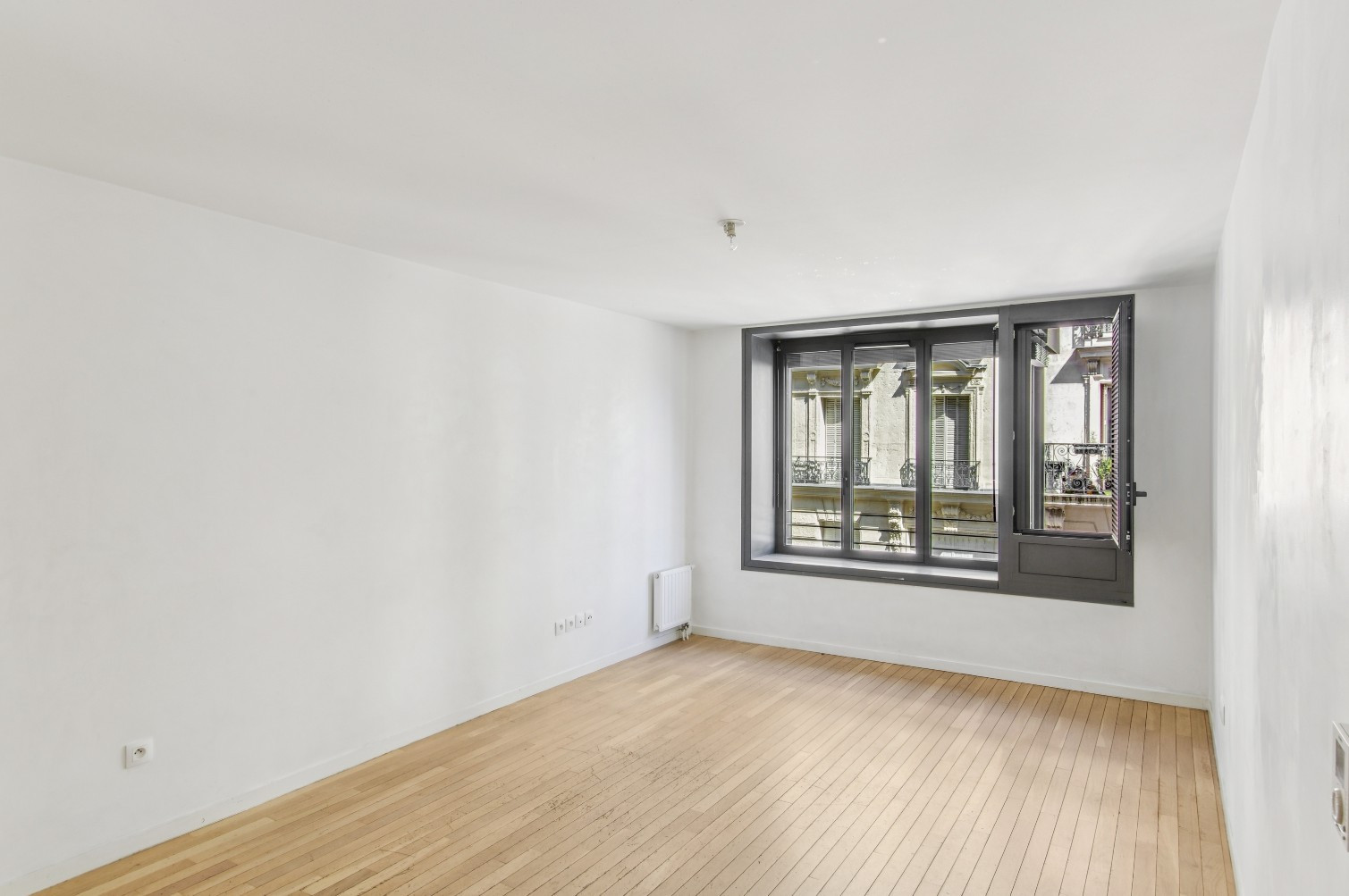 
                                                Vente
                                                 Appartement 3 pièces - Paris 18