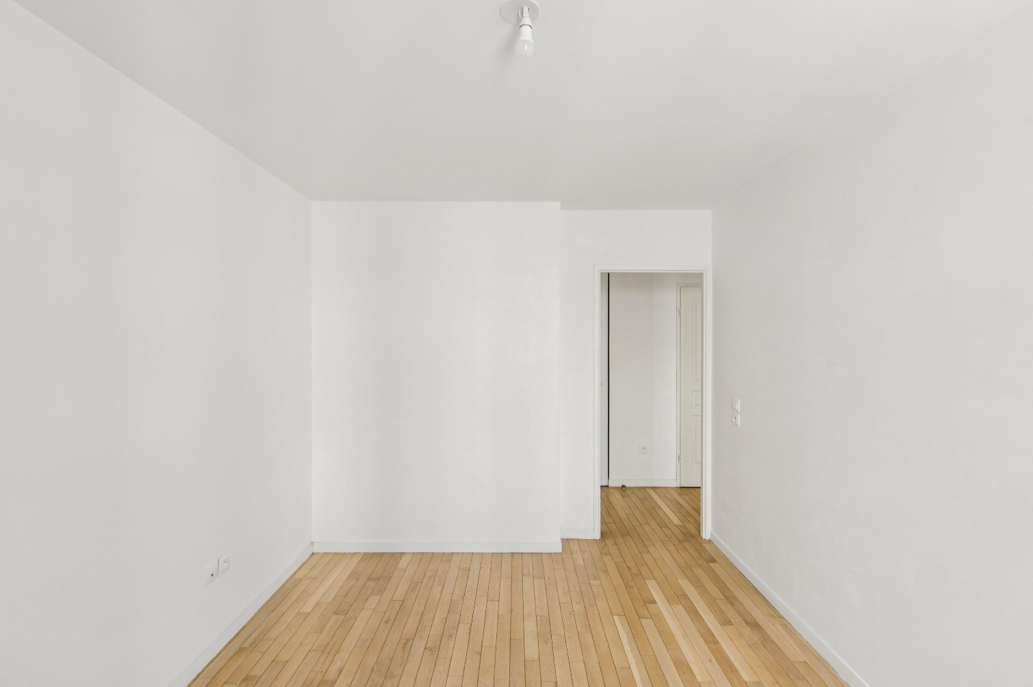 
                                                Vente
                                                 Appartement 3 pièces - Paris 18