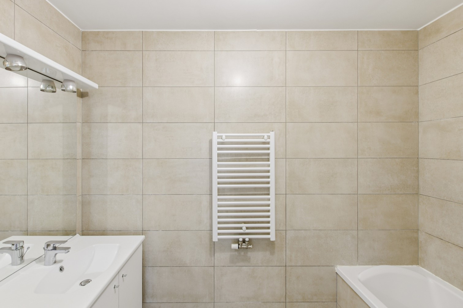 
                                                Vente
                                                 Appartement 3 pièces - Paris 18