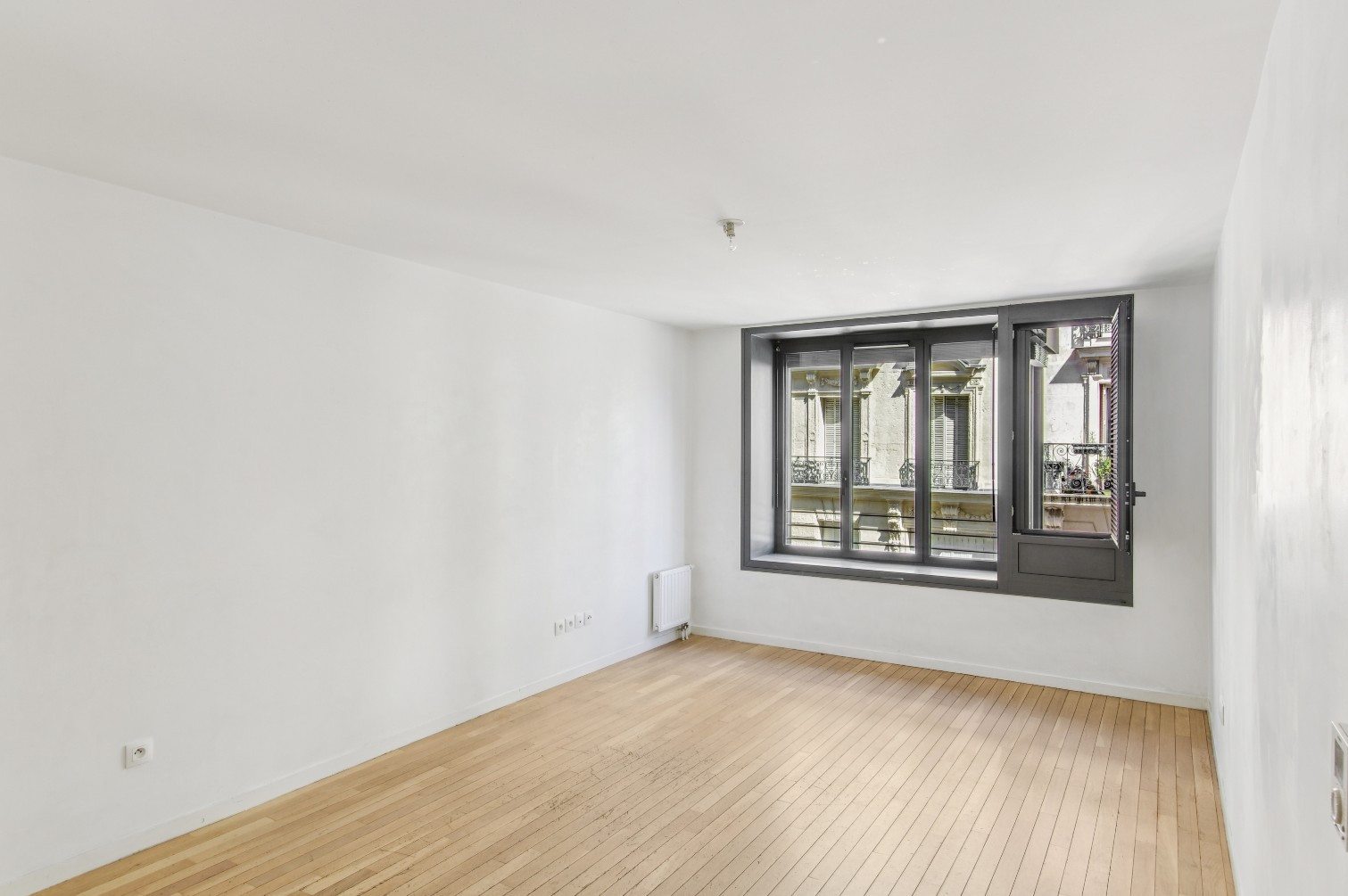 
                                                Vente
                                                 Appartement 3 pièces - Paris 18