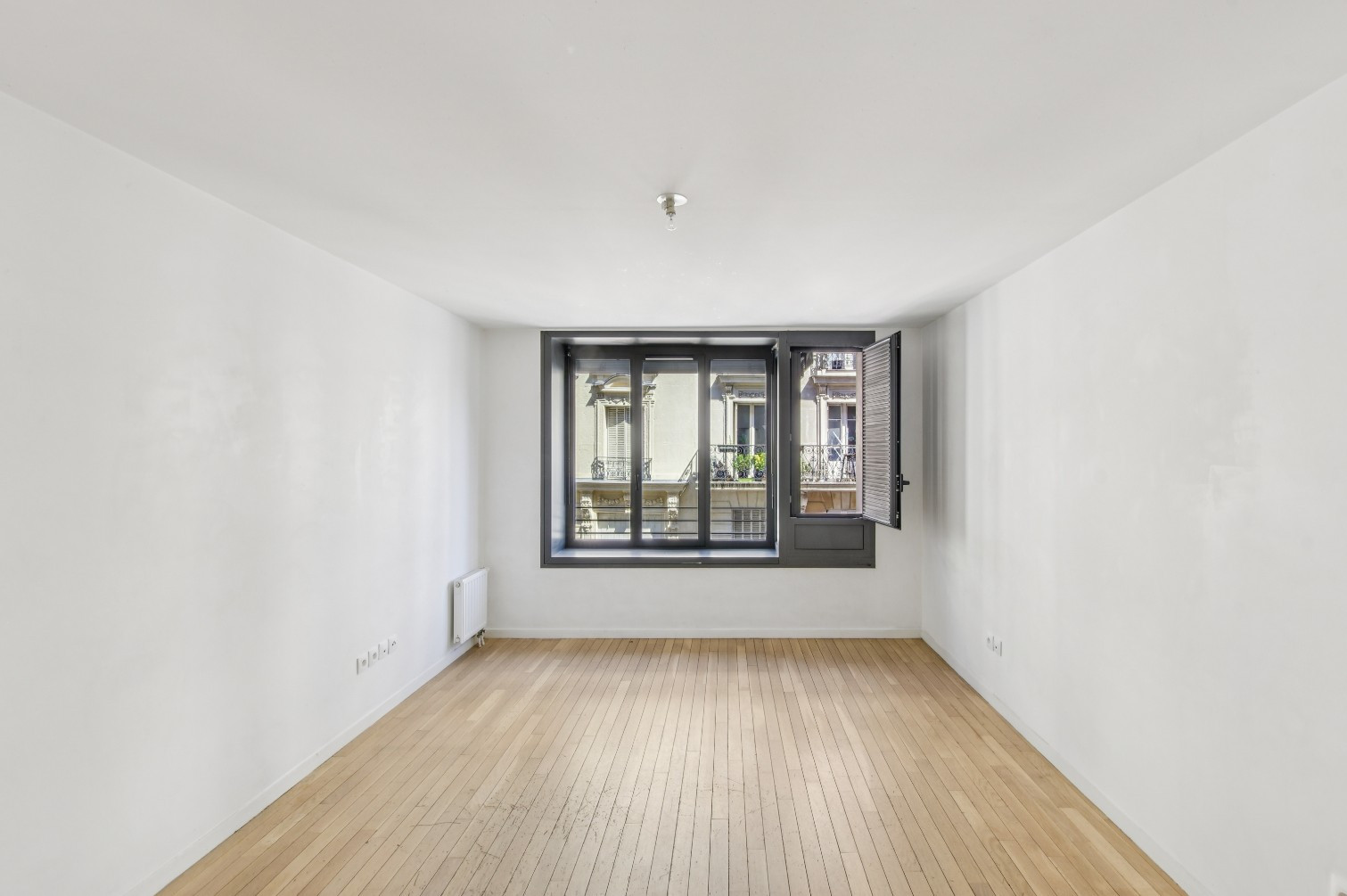 
                                                Vente
                                                 Appartement 3 pièces - Paris 18