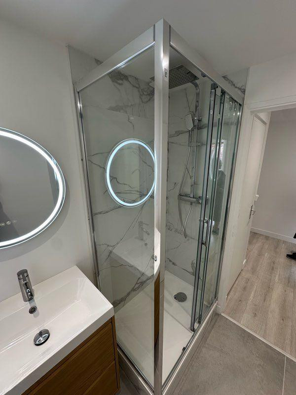 
                                                Location
                                                 Appartement 3 pièces refait à neuf