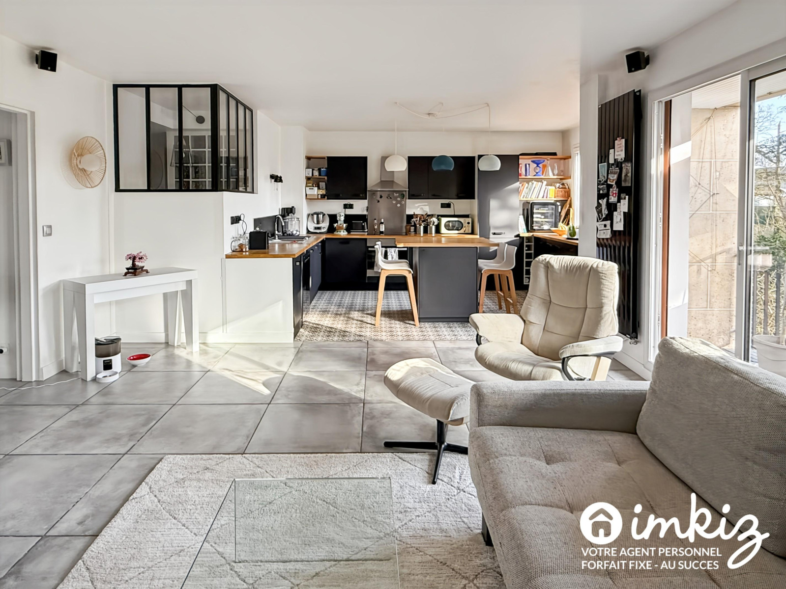 
                                                Vente
                                                 Appartement 3 pièces refait à neuf exposition sud