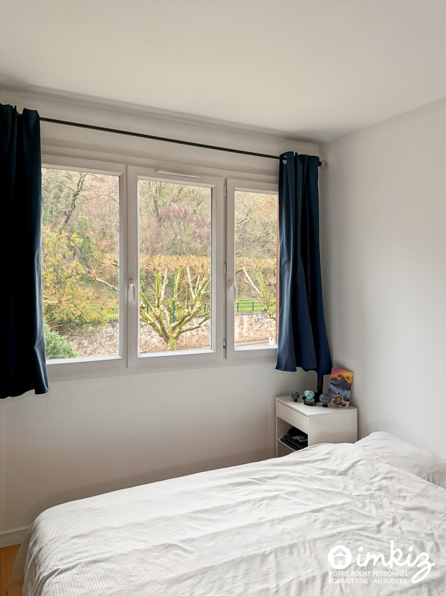 
                                                Vente
                                                 Appartement 3 pièces refait à neuf exposition sud