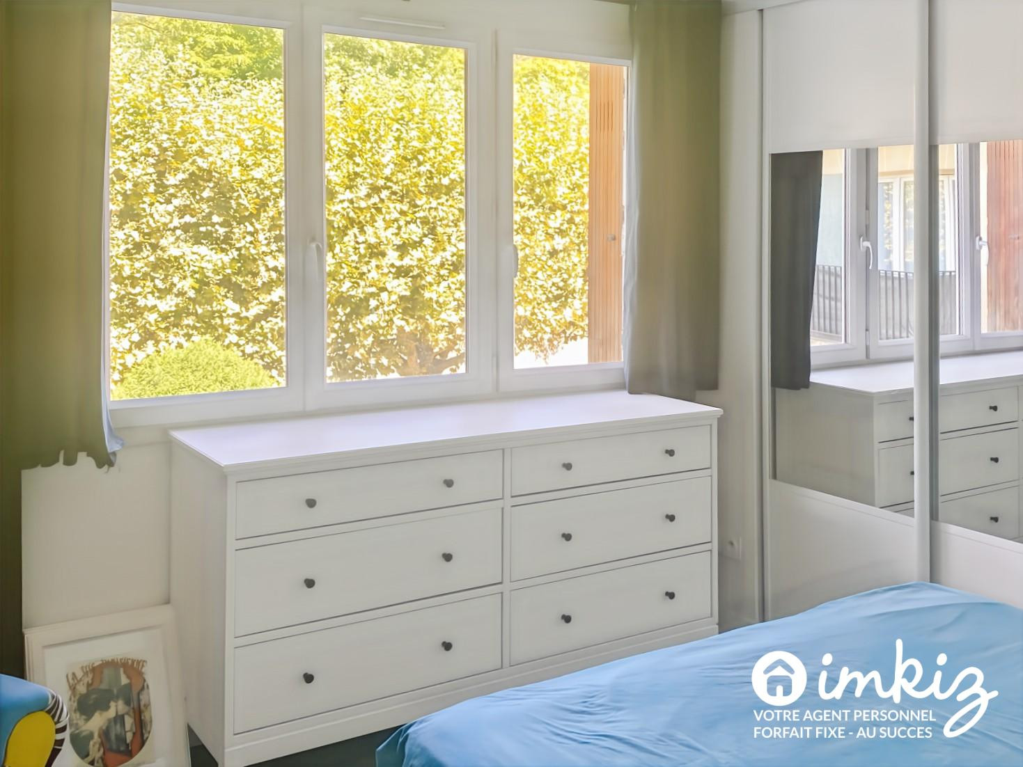 
                                                Vente
                                                 Appartement 3 pièces refait à neuf exposition sud