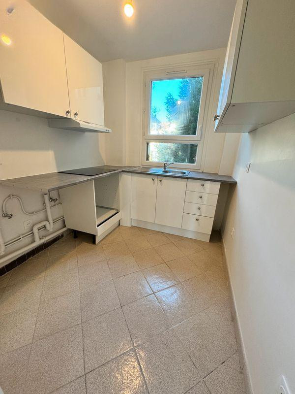 
                                                Location
                                                 Appartement 3 pièces refait à neuf meublé
