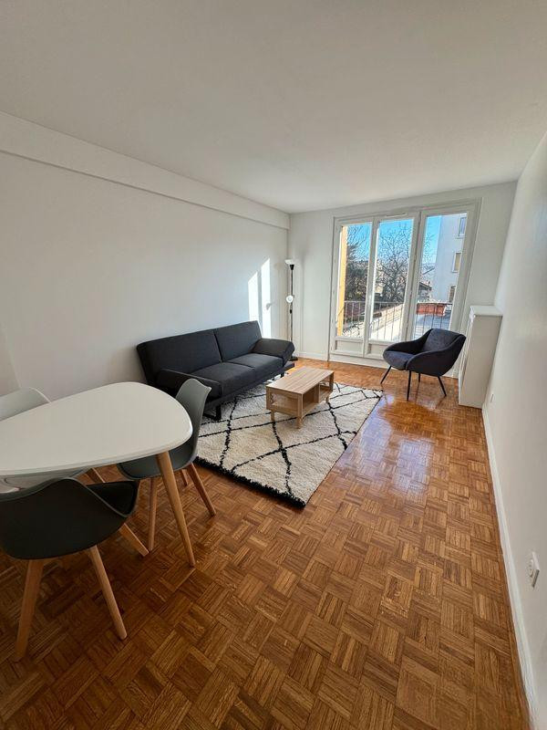 
                                                Location
                                                 Appartement 3 pièces refait à neuf meublé