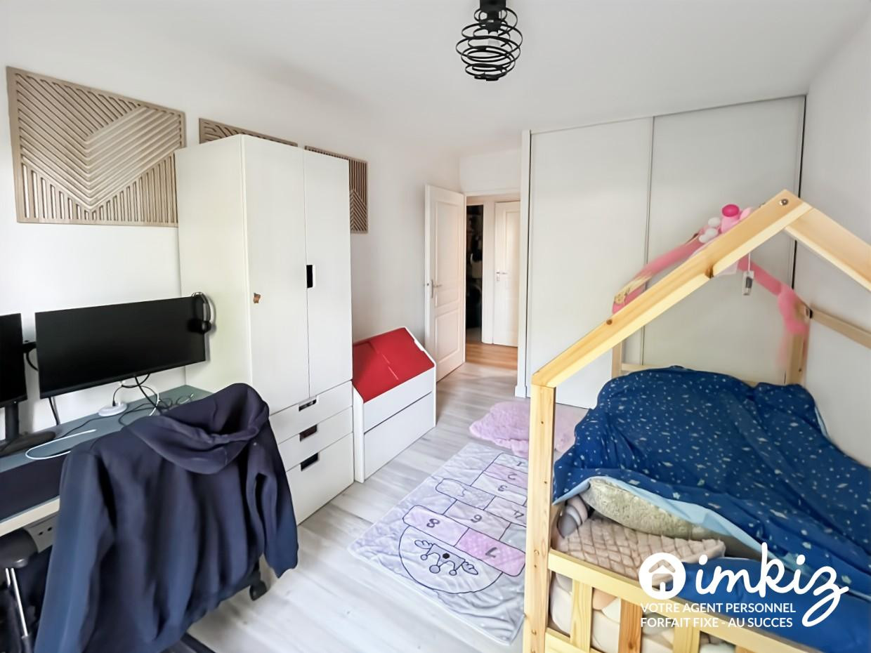 
                                                Vente
                                                 Appartement 3 pièces rénové