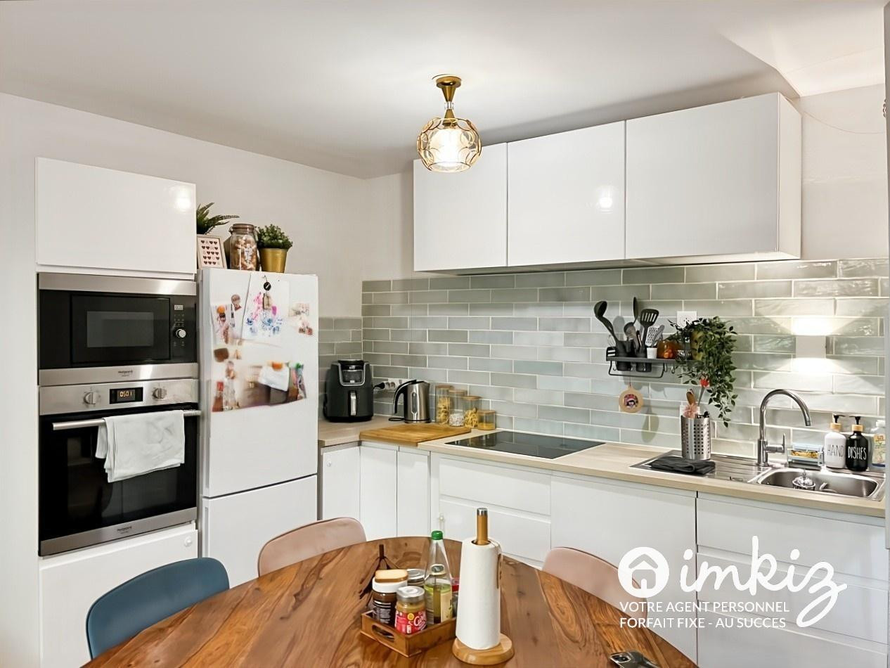 
                                                Vente
                                                 Appartement 3 pièces rénové