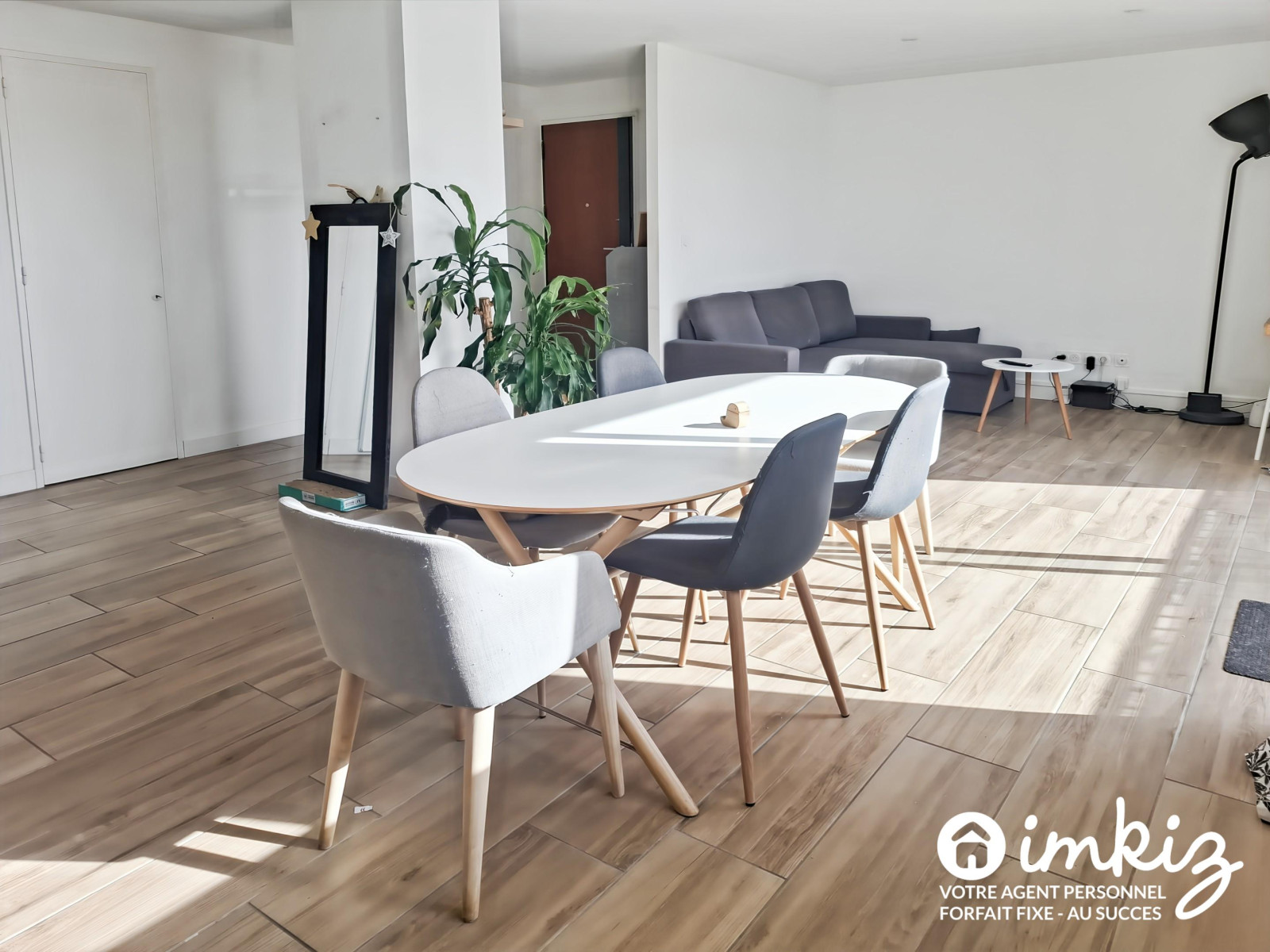 
                                                Vente
                                                 Appartement 3 pièces rénové - 73 m2- 2 balcons