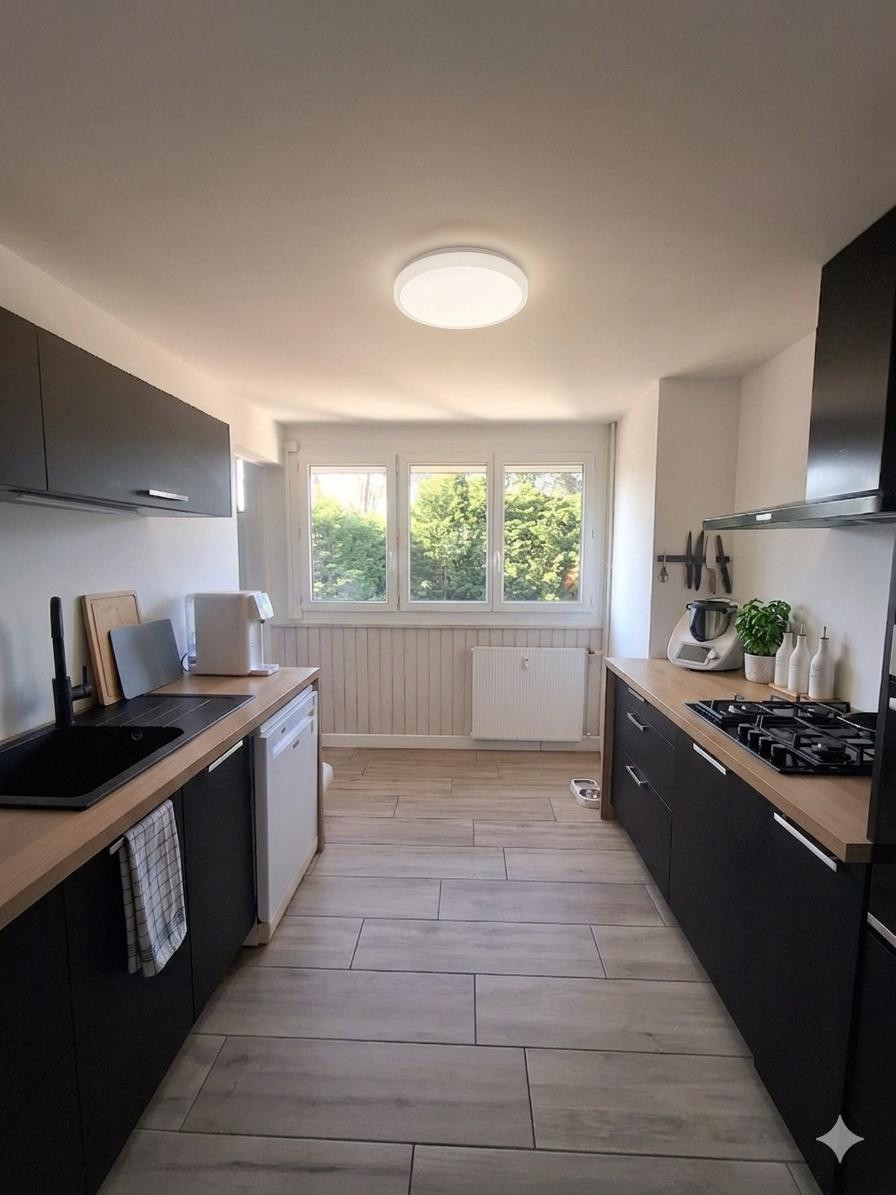 
                                                Vente
                                                 Appartement 3 pièces rénové - 73 m2- 2 balcons