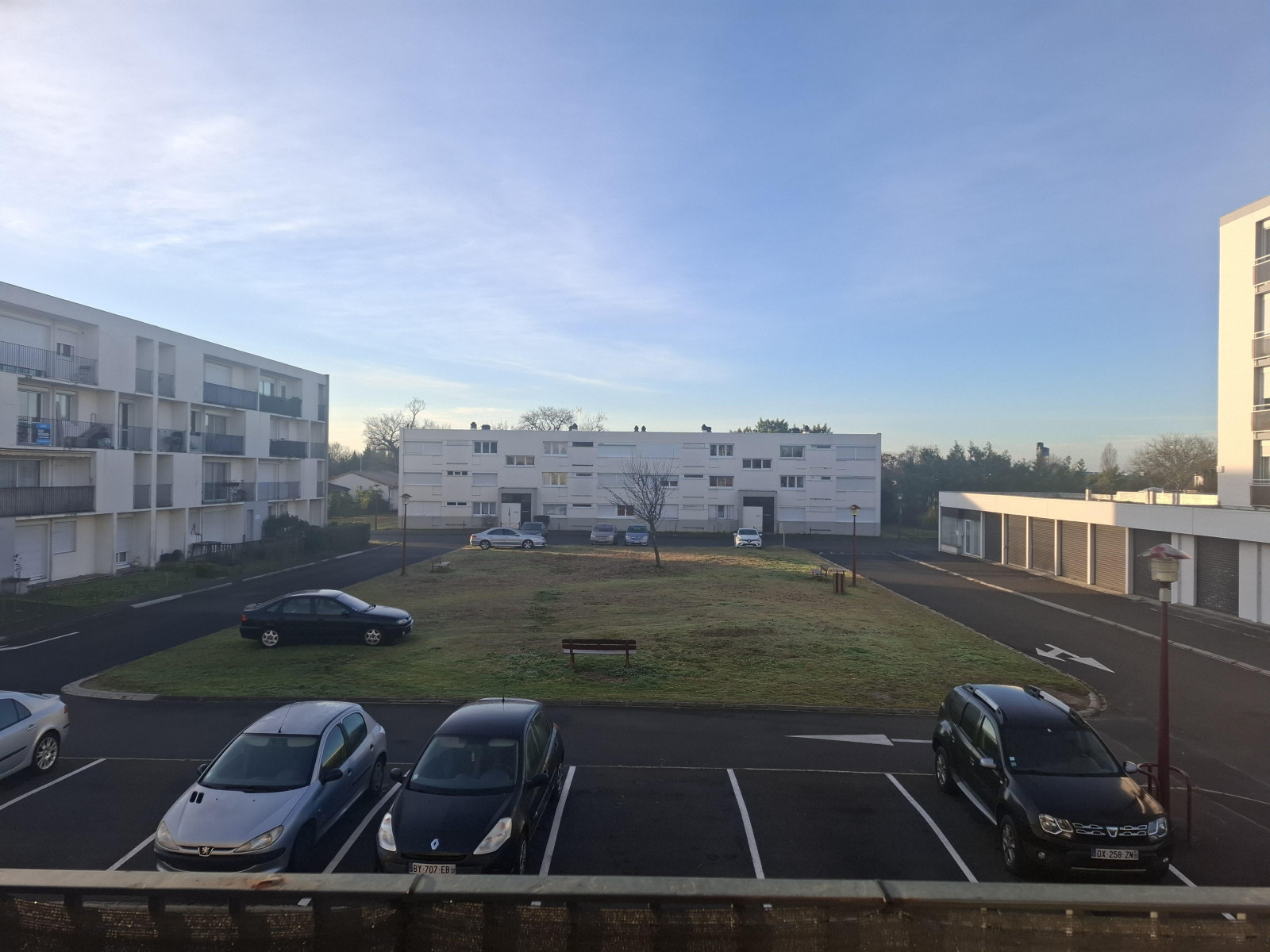 
                                                Vente
                                                 Appartement 3 pièces rénové - 73 m2- 2 balcons