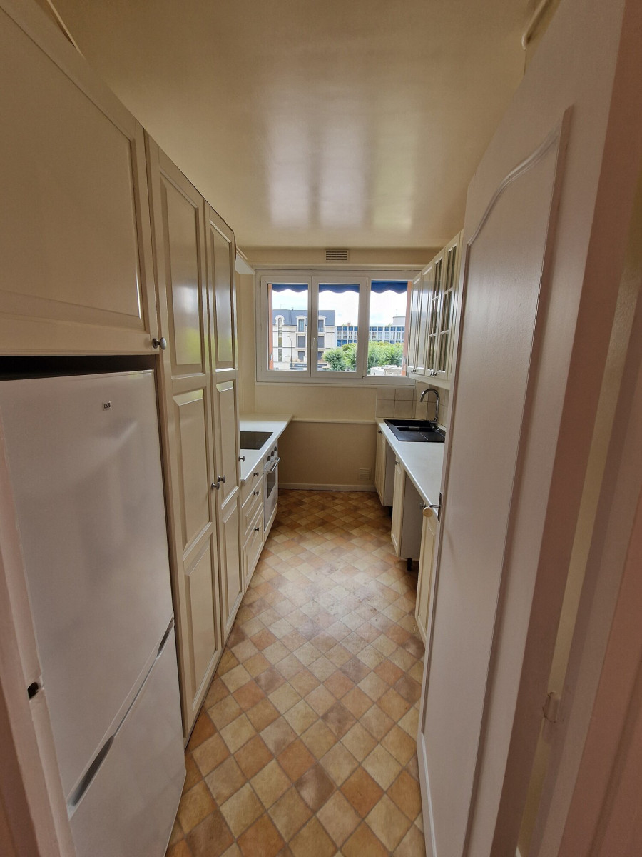 
                                                Location
                                                 Appartement 3 pièces rénové de 63,87 m² — balcon, parking, résidence avec gardien