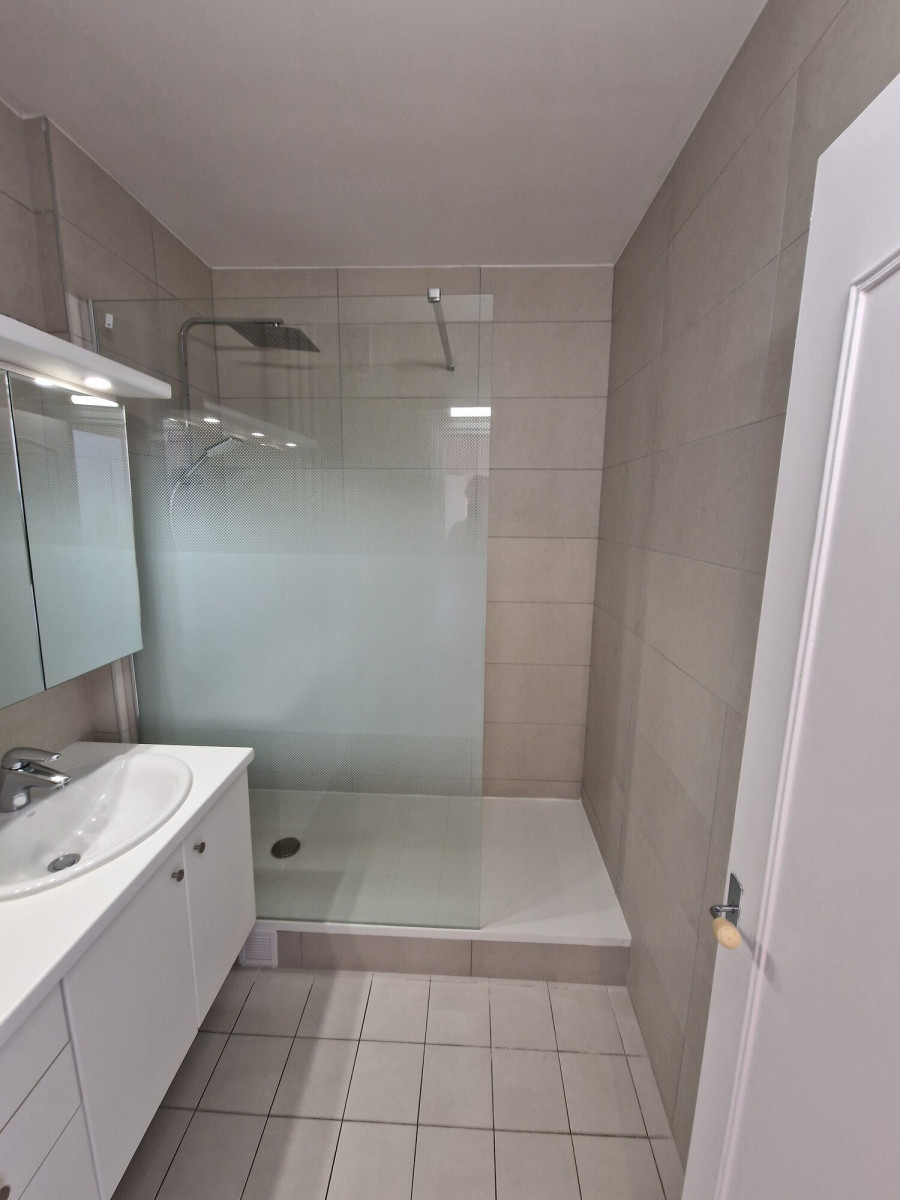 
                                                Location
                                                 Appartement 3 pièces rénové de 63,87 m² — balcon, parking, résidence avec gardien