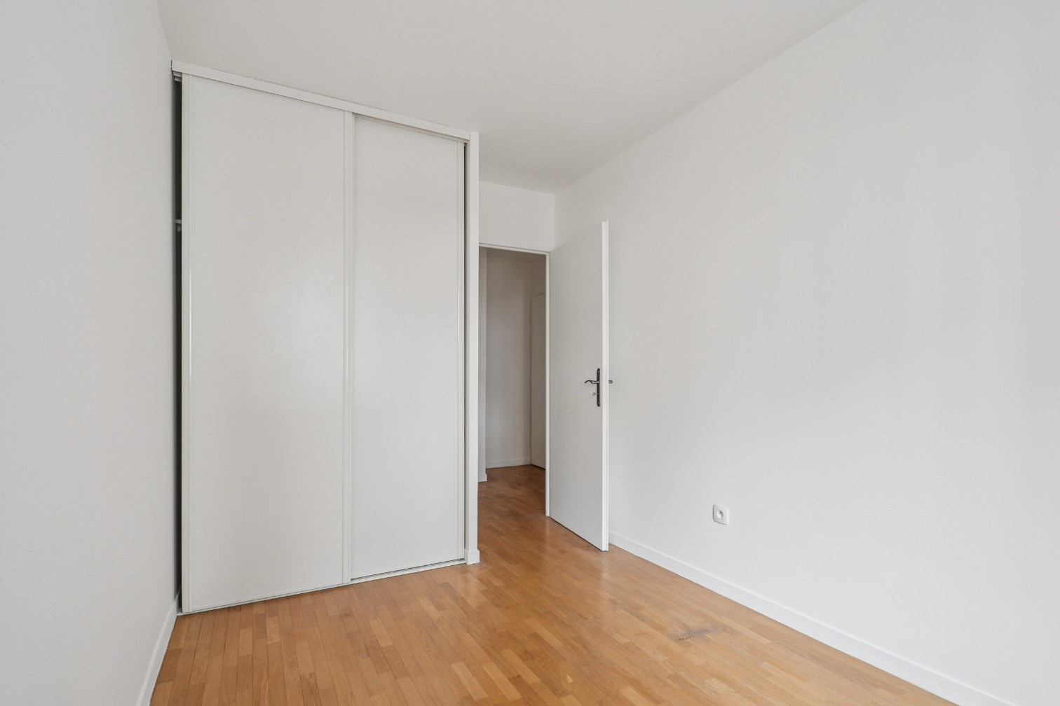 
                                                Vente
                                                 Appartement 3 pièces - Saint-Ouen