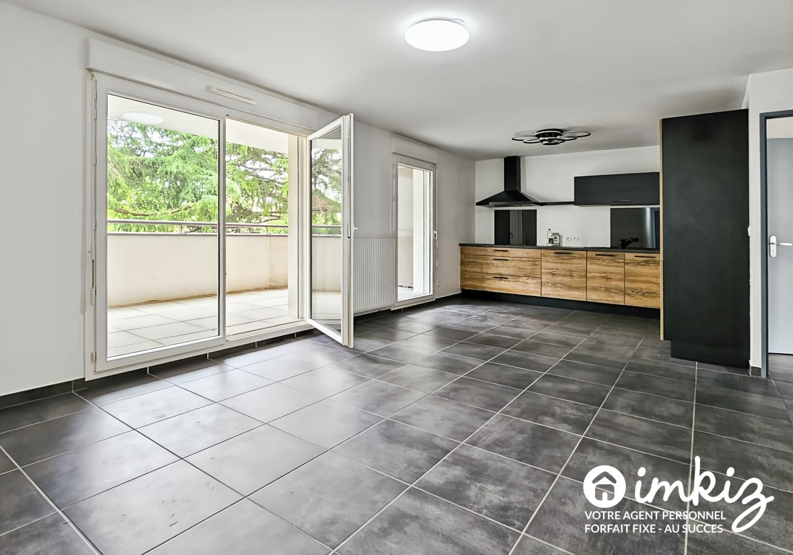
                                                Vente
                                                 Appartement 3 pièces traversant avec balcon 10 m²