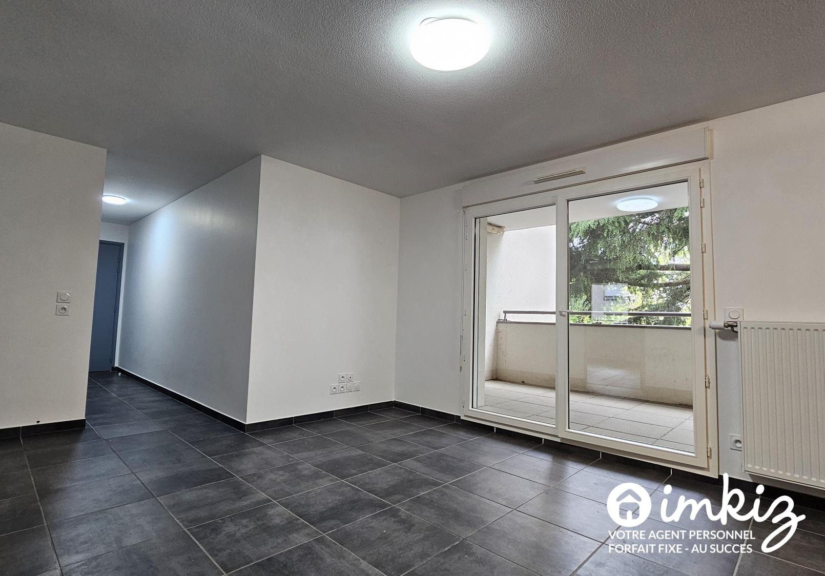 
                                                Vente
                                                 Appartement 3 pièces traversant avec balcon 10 m²