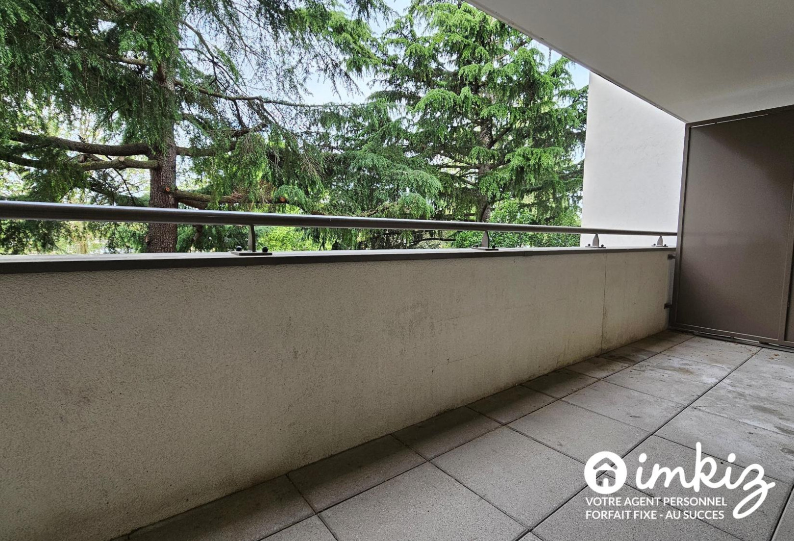
                                                Vente
                                                 Appartement 3 pièces traversant avec balcon 10 m²