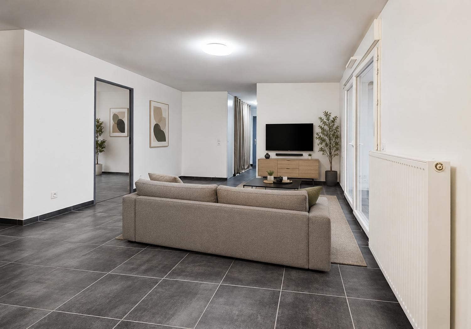 
                                                Vente
                                                 Appartement 3 pièces traversant avec balcon 10 m²