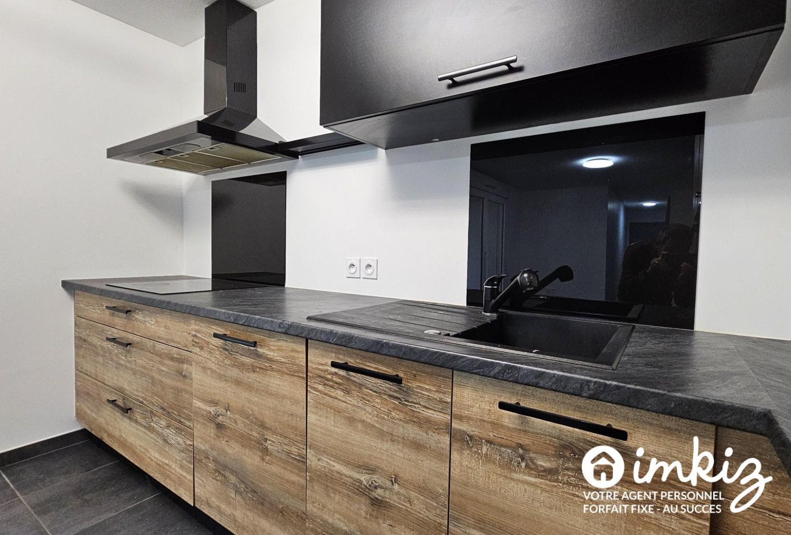 
                                                Vente
                                                 Appartement 3 pièces traversant avec balcon 10 m²
