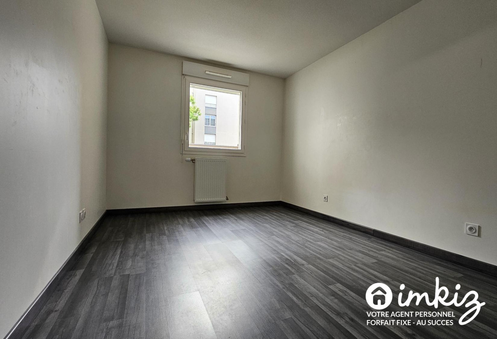 
                                                Vente
                                                 Appartement 3 pièces traversant avec balcon 10 m²