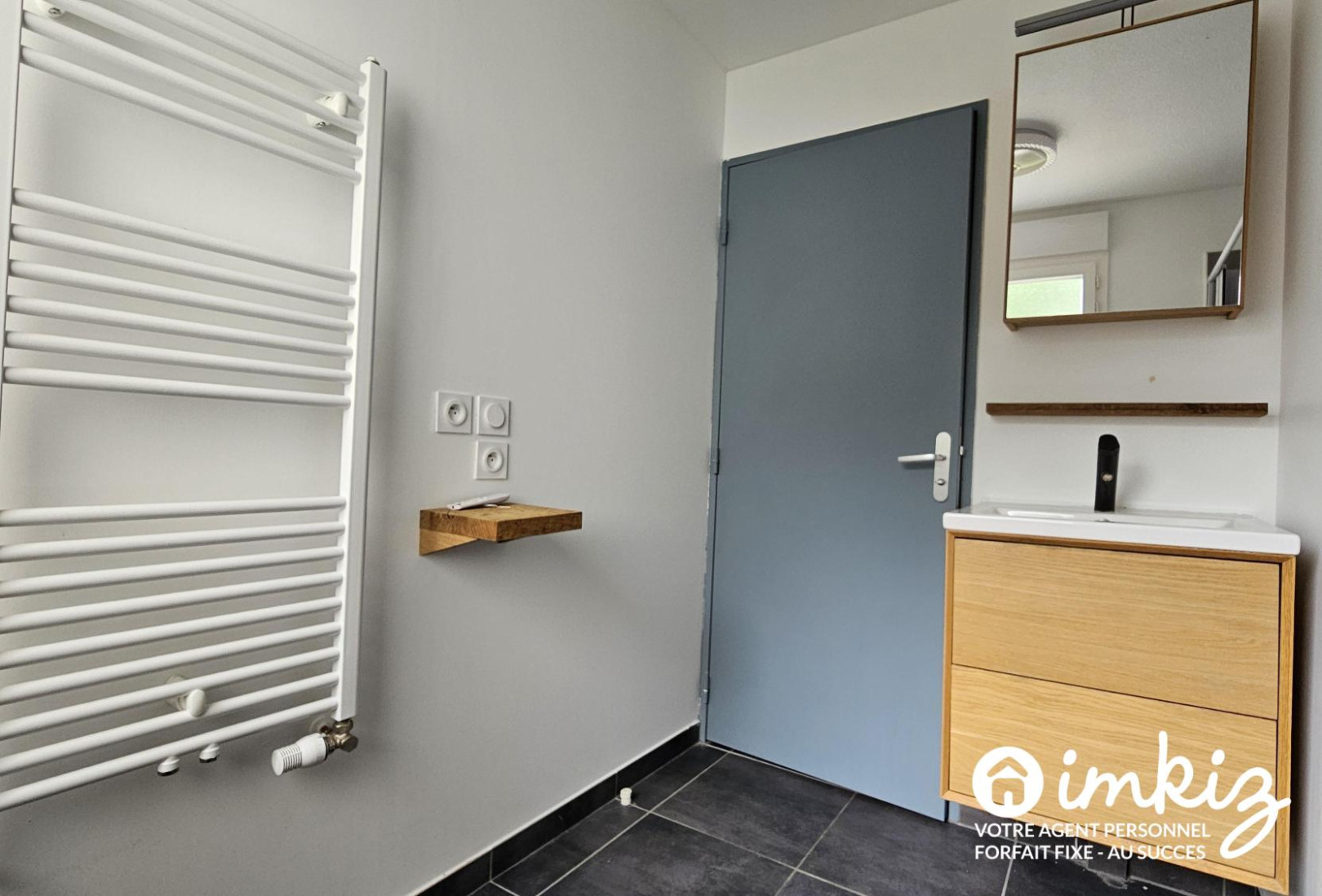 
                                                Vente
                                                 Appartement 3 pièces traversant avec balcon 10 m²
