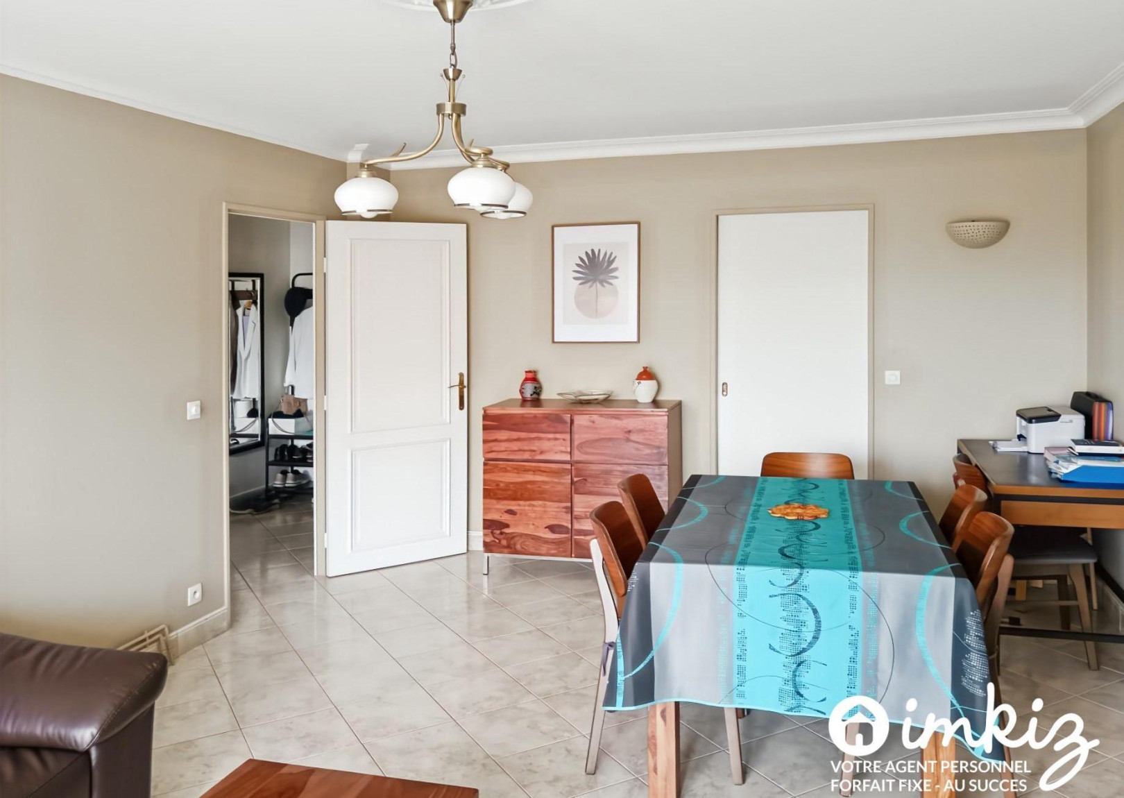 Vente
                                                 Appartement 3 pièces, traversant, balcon, parking.