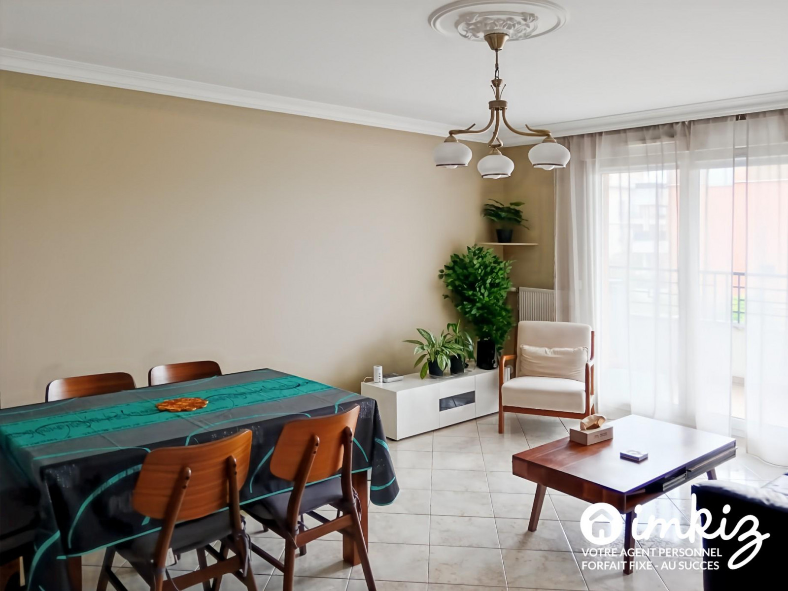 Vente
                                                 Appartement 3 pièces, traversant, balcon, parking.