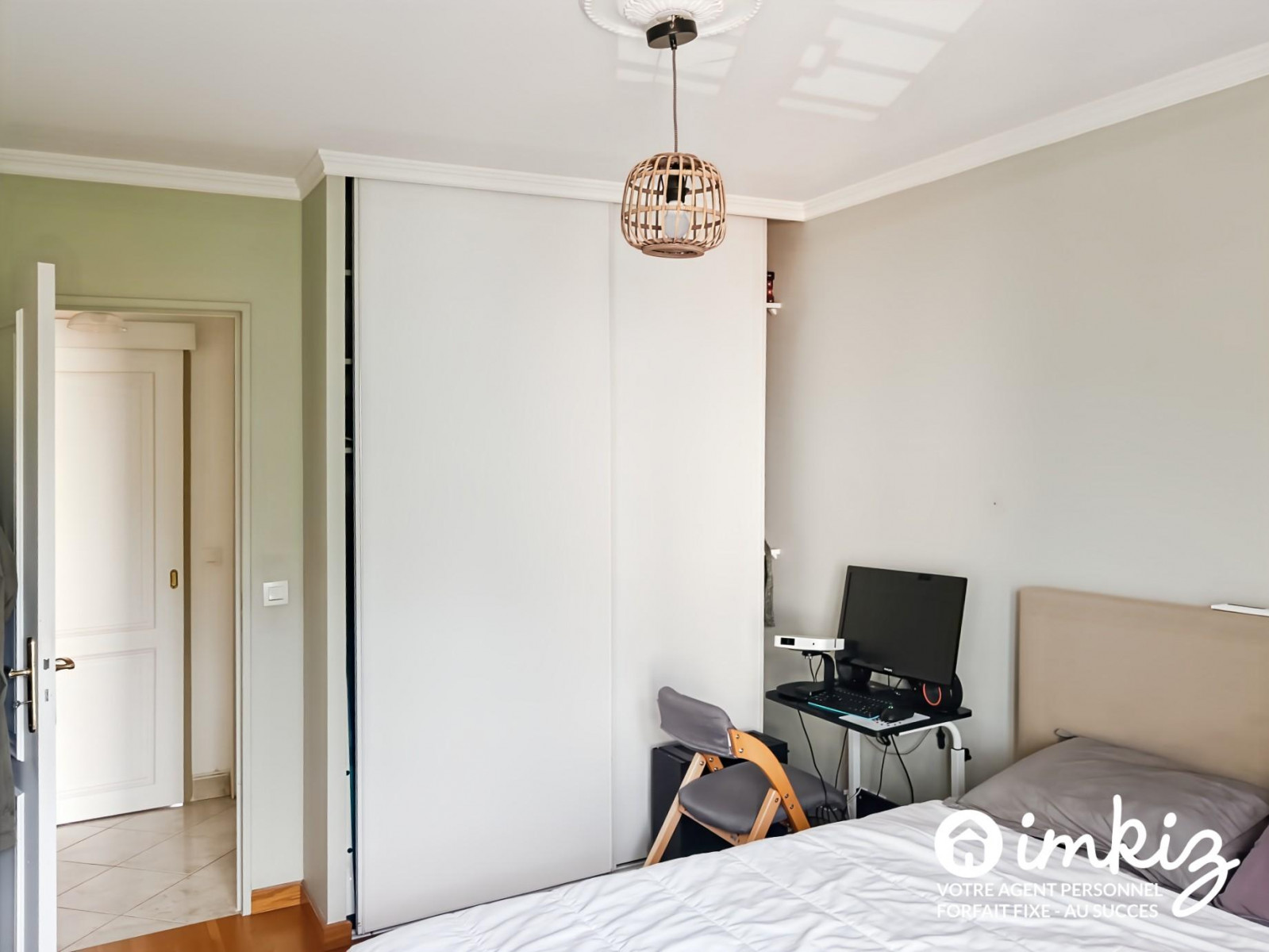 
                                                Vente
                                                 Appartement 3 pièces, traversant, balcon, parking.